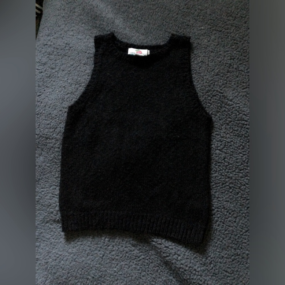 Brooks Clothing brand woman’s pullover sweater